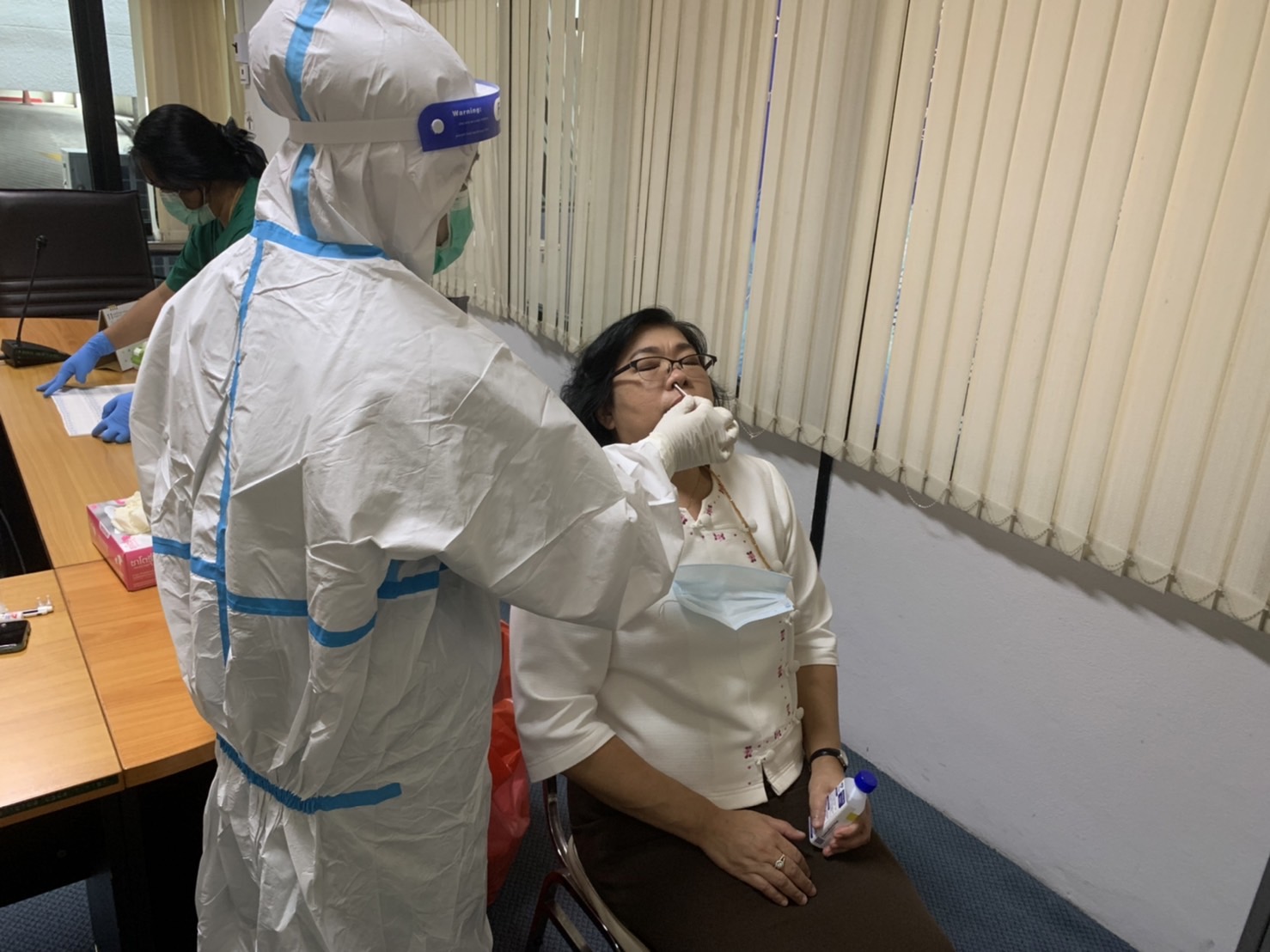 กรมบังคับคดีตรวจเชิงรุกหาเชื้อโควิด-19 ด้วยการตรวจ ANTIGEN TEST KIT (ATK) เป็นวันที่ 2